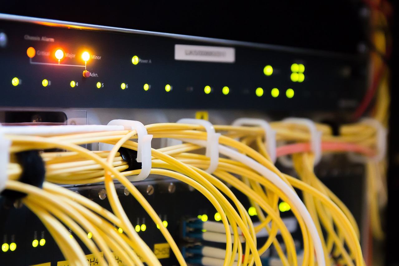 Servere colocate în rack în datacenterul DataPark