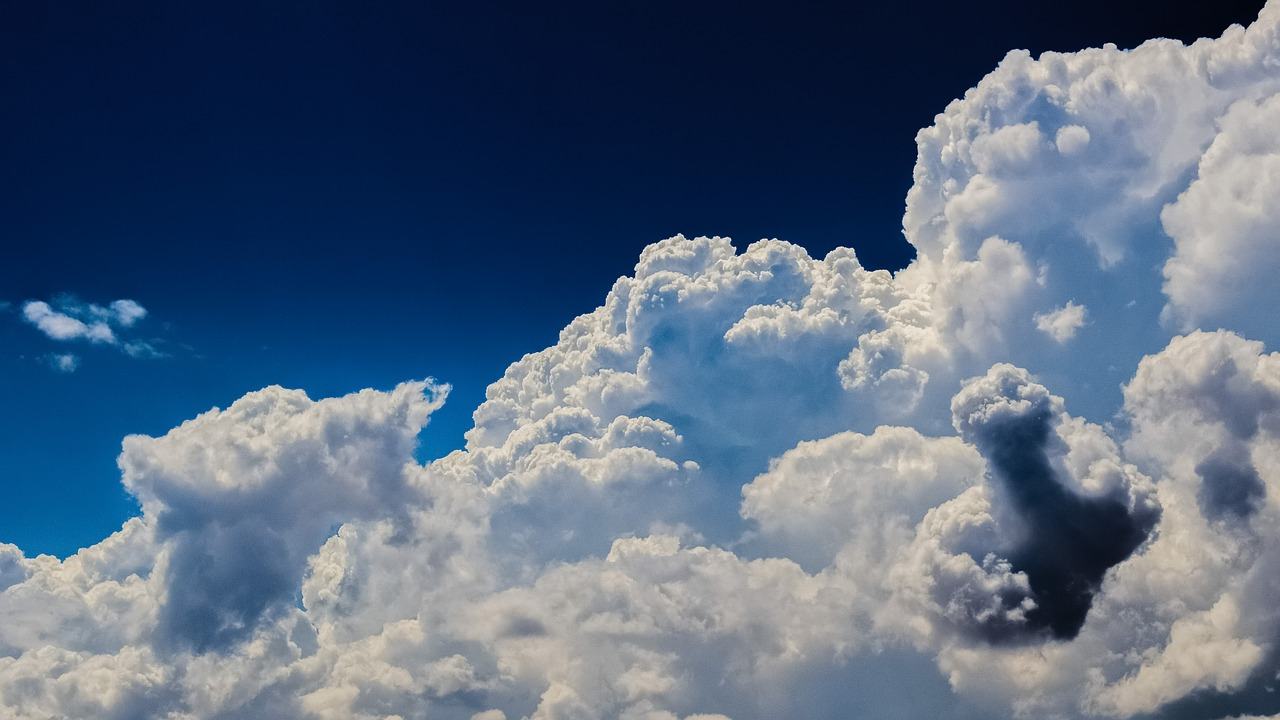 Platformă de virtualizare pentru servicii cloud